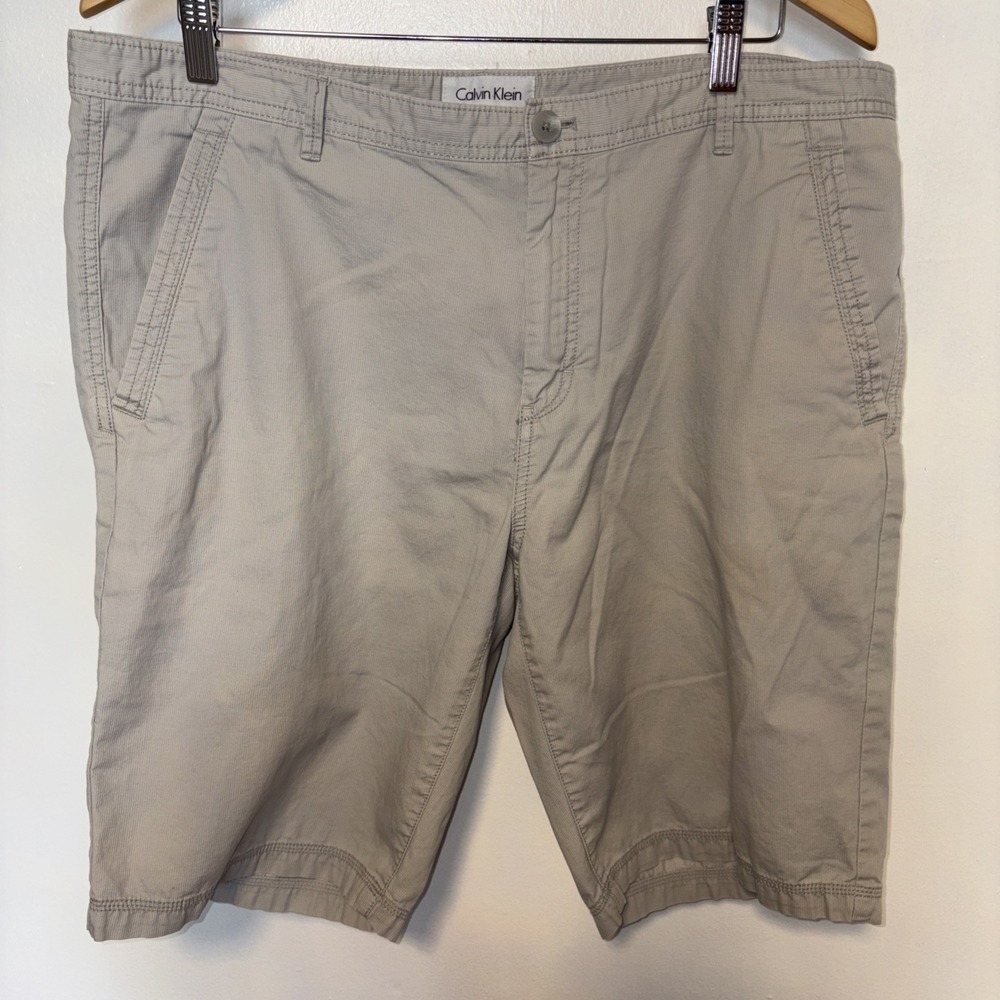 Calvin Klein Shorts Mens Size 38 Flat Front Lightweight gray Chino Stretch